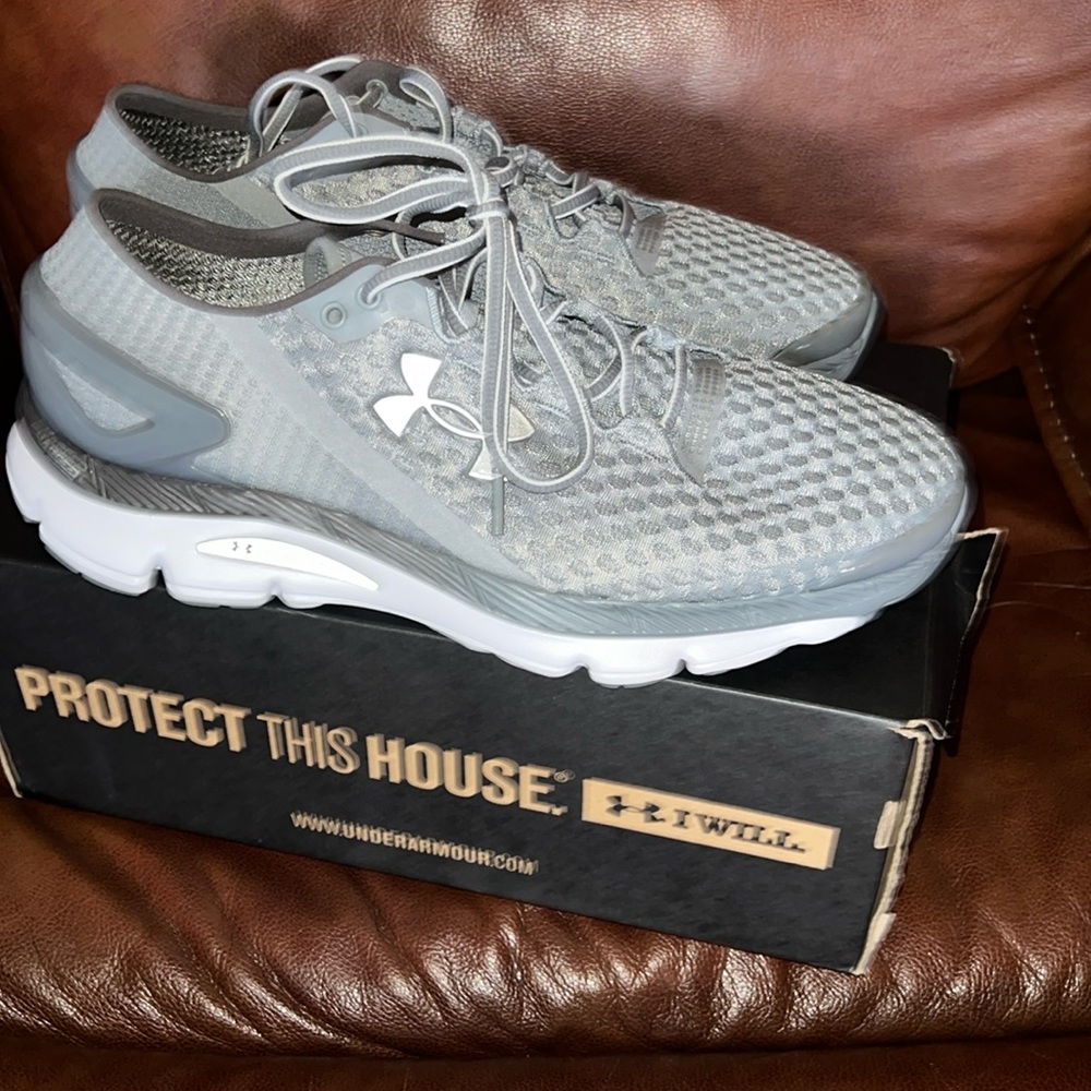 Brand new under armor running shoes size 11